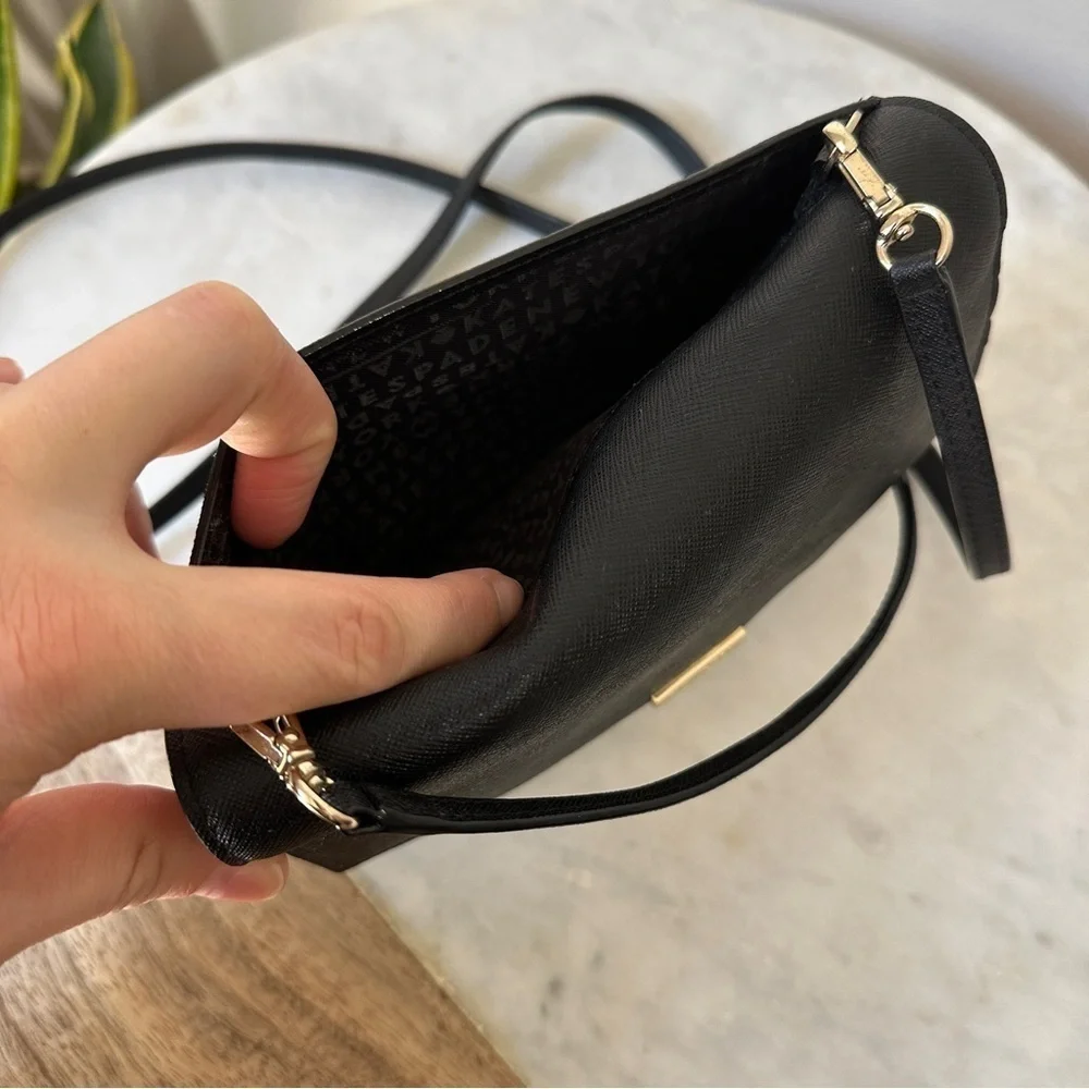 Kate Spade Laurel Way Winni Black genuine Black Leather Crossbody Clutch Wallet
